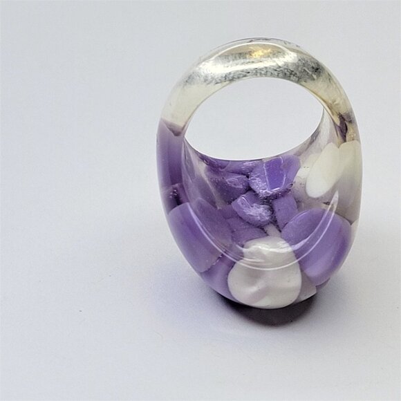 Chunky Oval Shape Resin Ring With Purple and White Pill Beads Lucite Large Ring - Picture 8 of 8